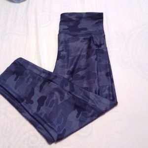black camo yoga pants withSide Pockets